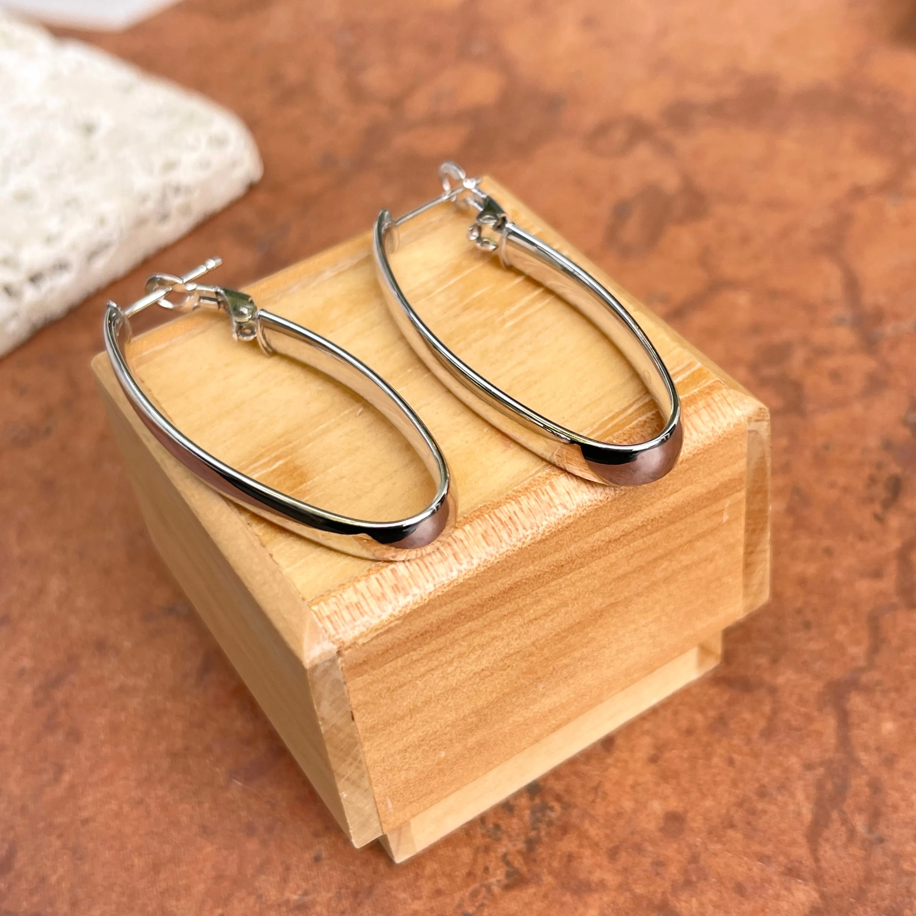 14KT White Gold Oval Omega Back Hoop Earrings 43mm