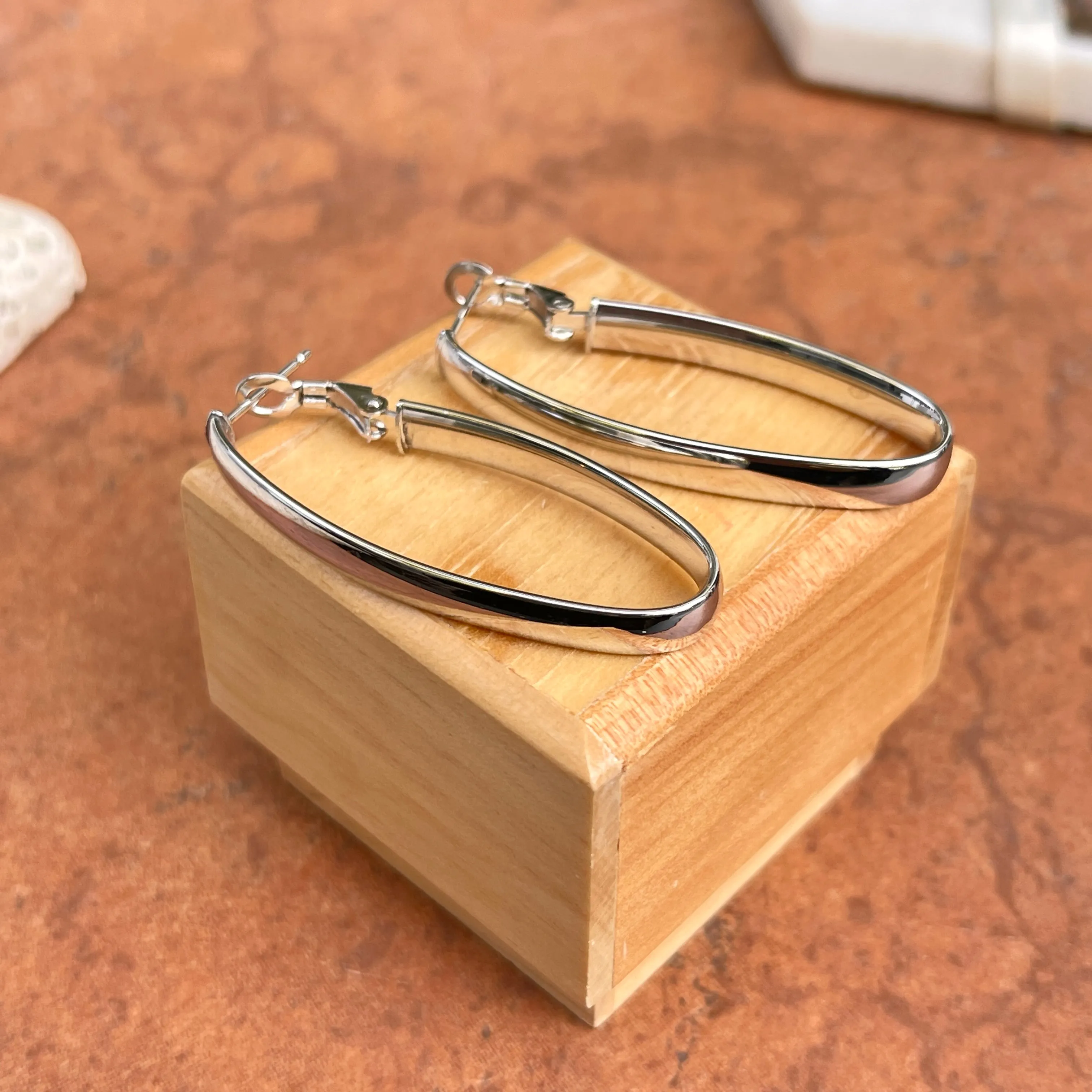 14KT White Gold Oval Omega Back Hoop Earrings 43mm