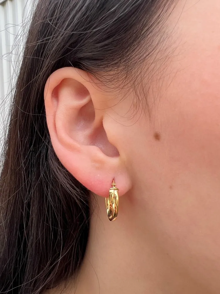 9ct Yellow Gold Oval Crossover Hoop Earrings.