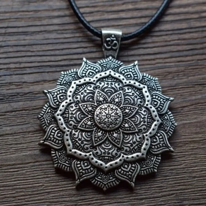 Antique Silver Pendant Necklace Women Ethnic Jewelry