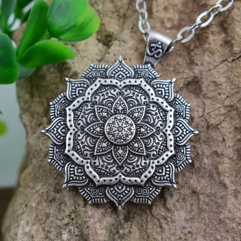 Antique Silver Pendant Necklace Women Ethnic Jewelry