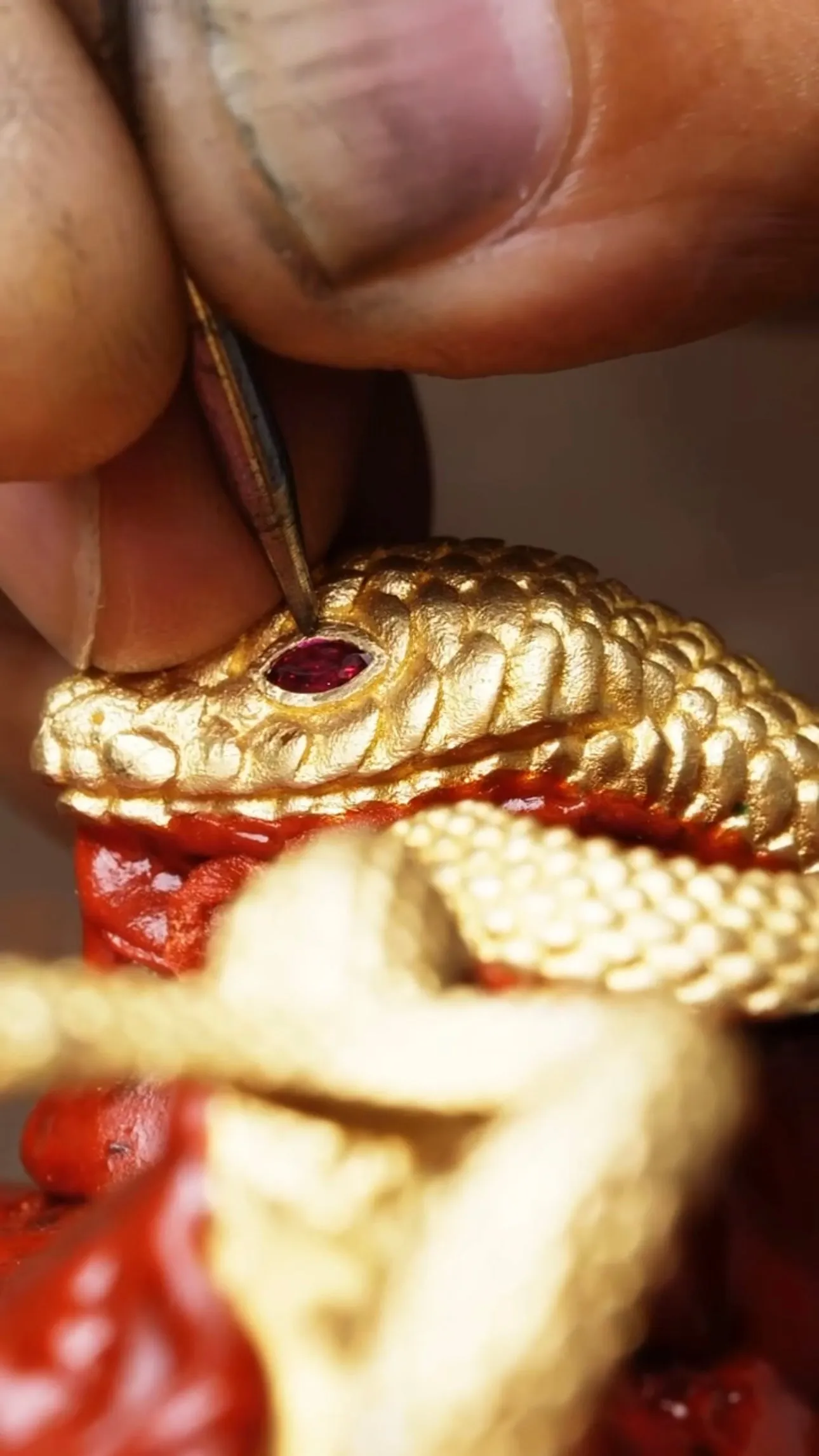 Bespoke | Serpent Ring Twist on 4 Fingers