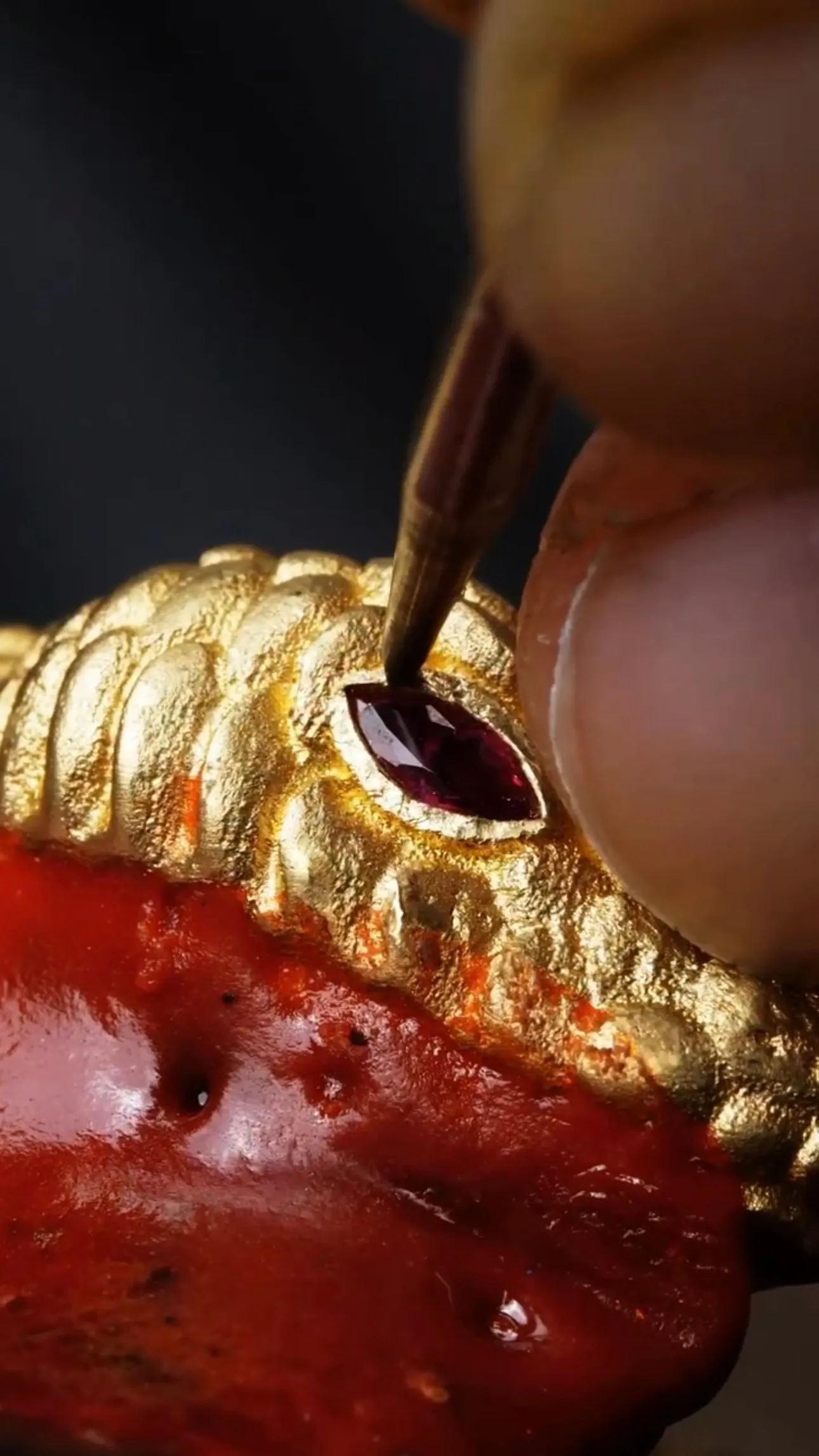 Bespoke | Serpent Ring Twist on 4 Fingers