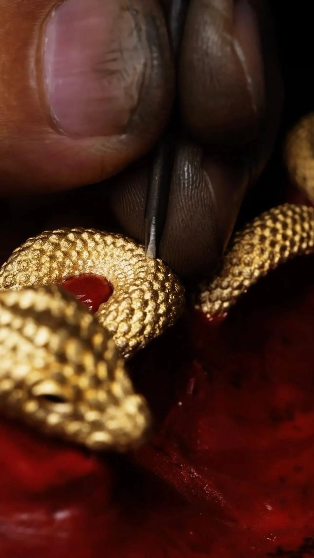 Bespoke | Serpent Ring Twist on 4 Fingers