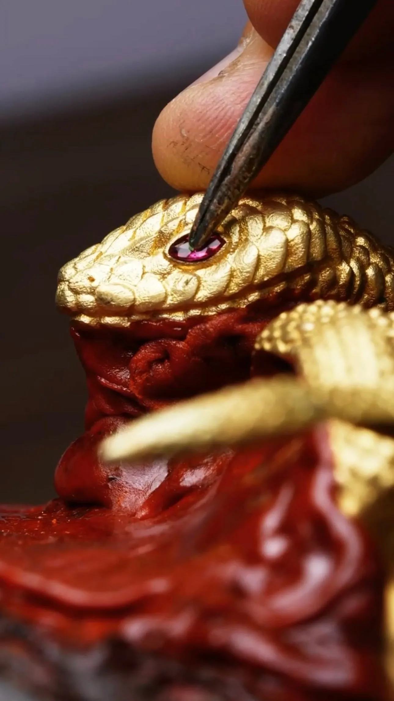 Bespoke | Serpent Ring Twist on 4 Fingers
