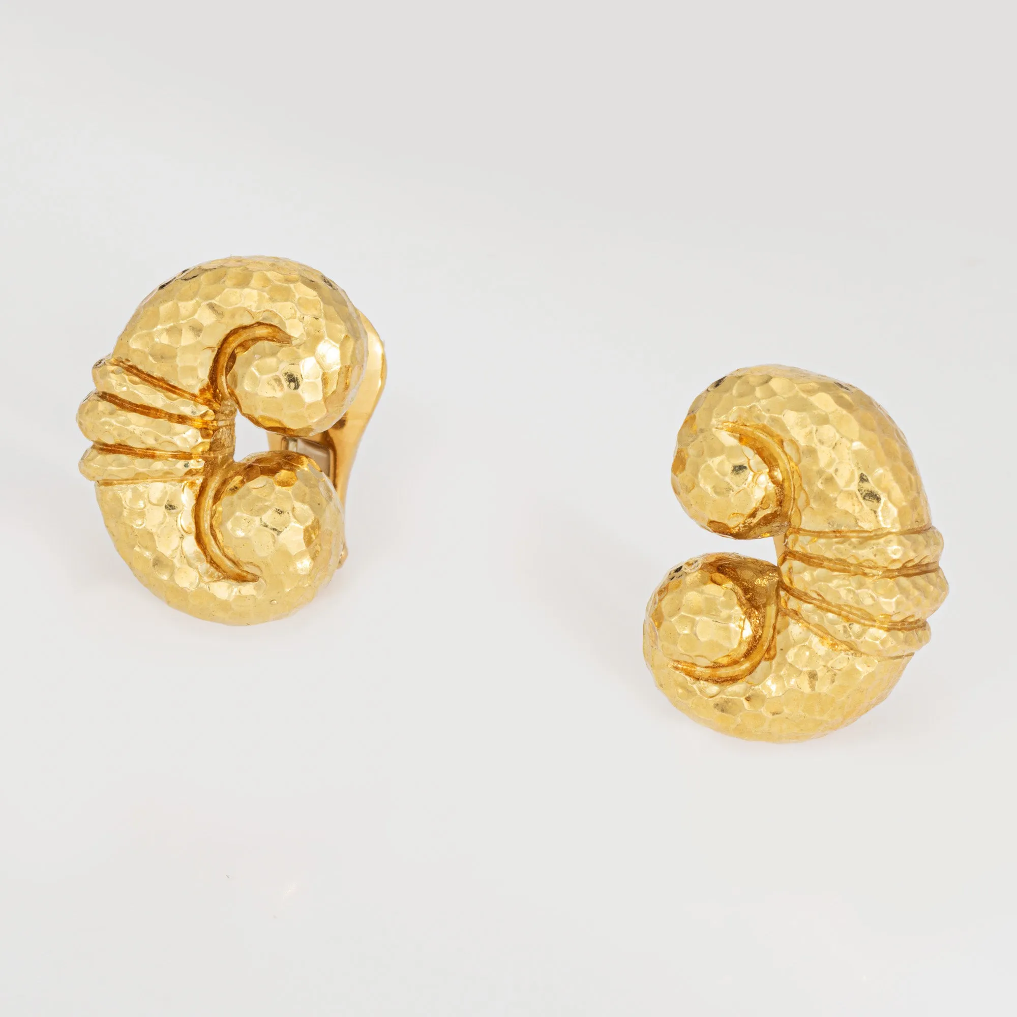 David Webb Earrings Vintage 18k Yellow Gold Scrolled Hammered Signed Jewelry