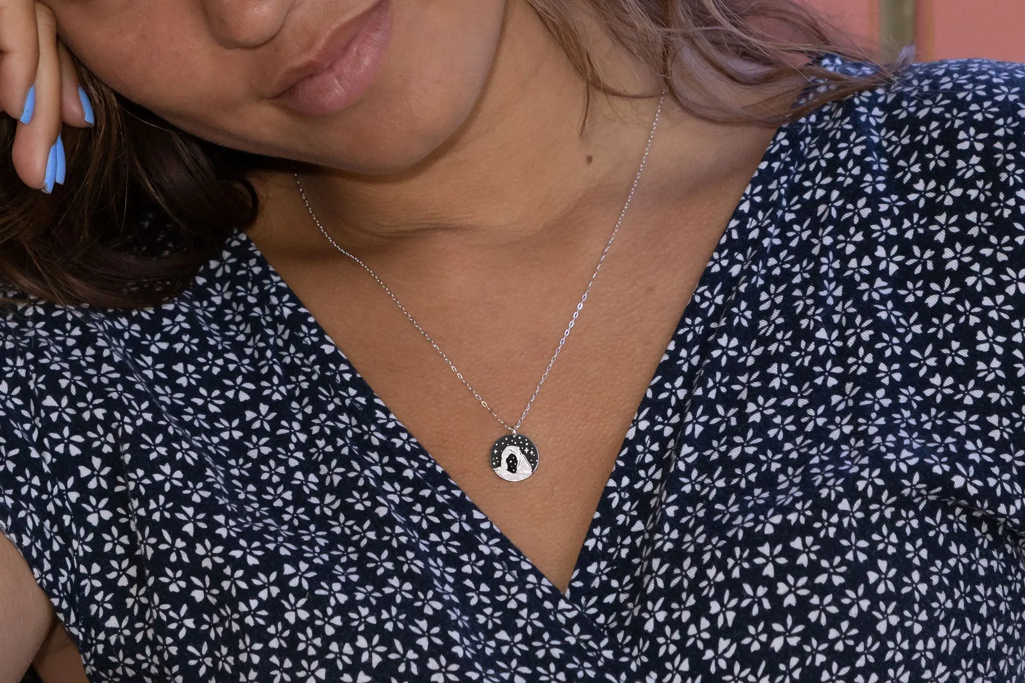 Delicate Arch Round Necklace