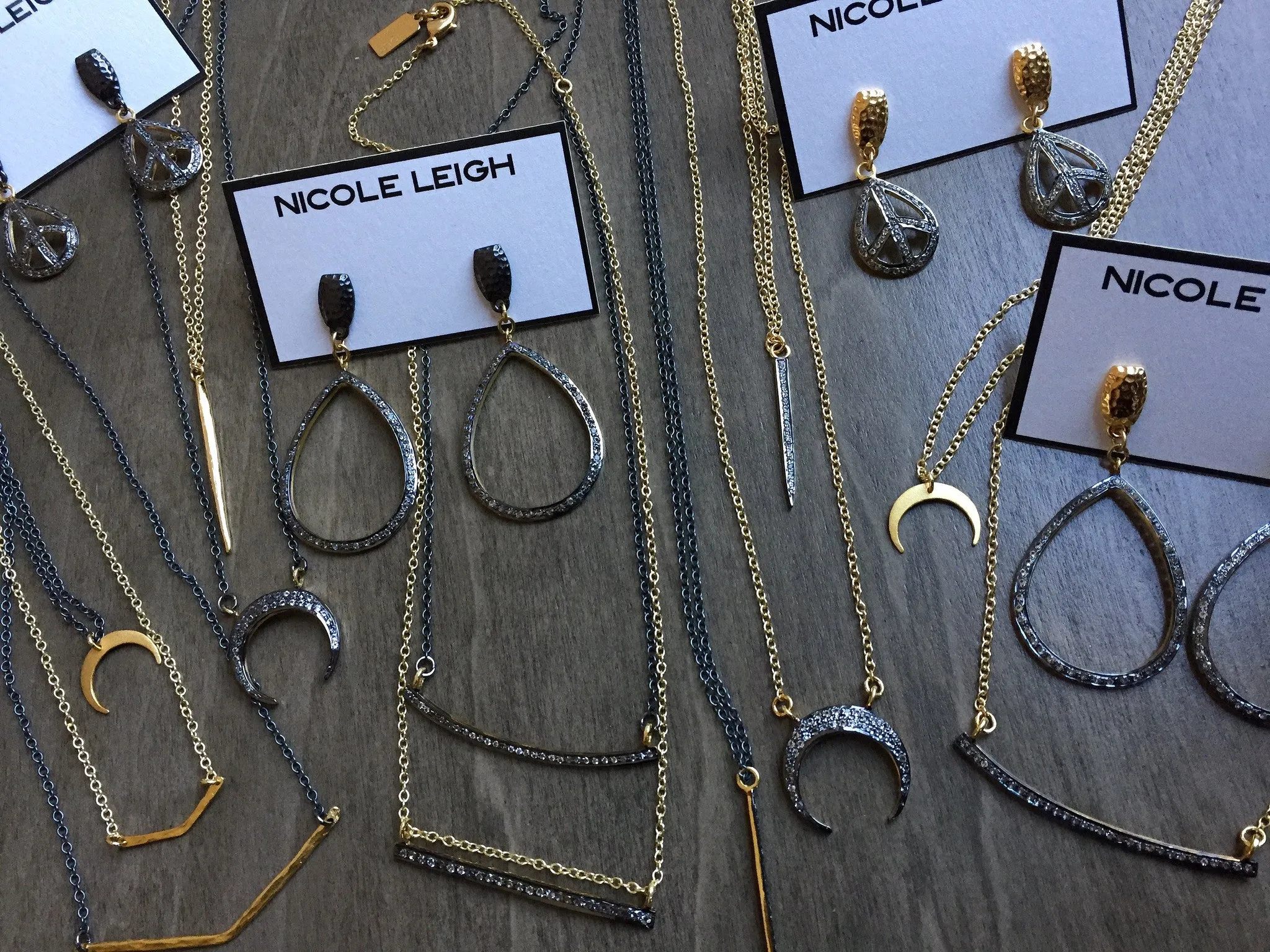LEAH CHOKER
