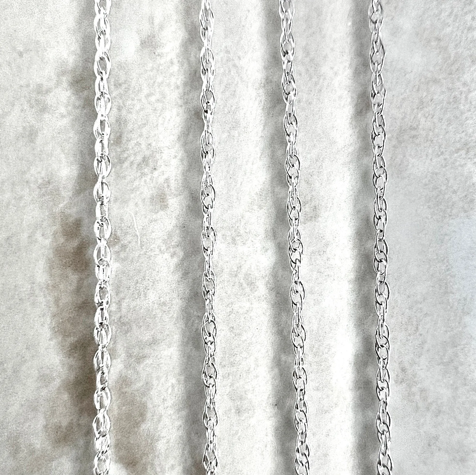 Lightweight 10 Karat White Gold 17.75 Inches Rope Chain Necklace