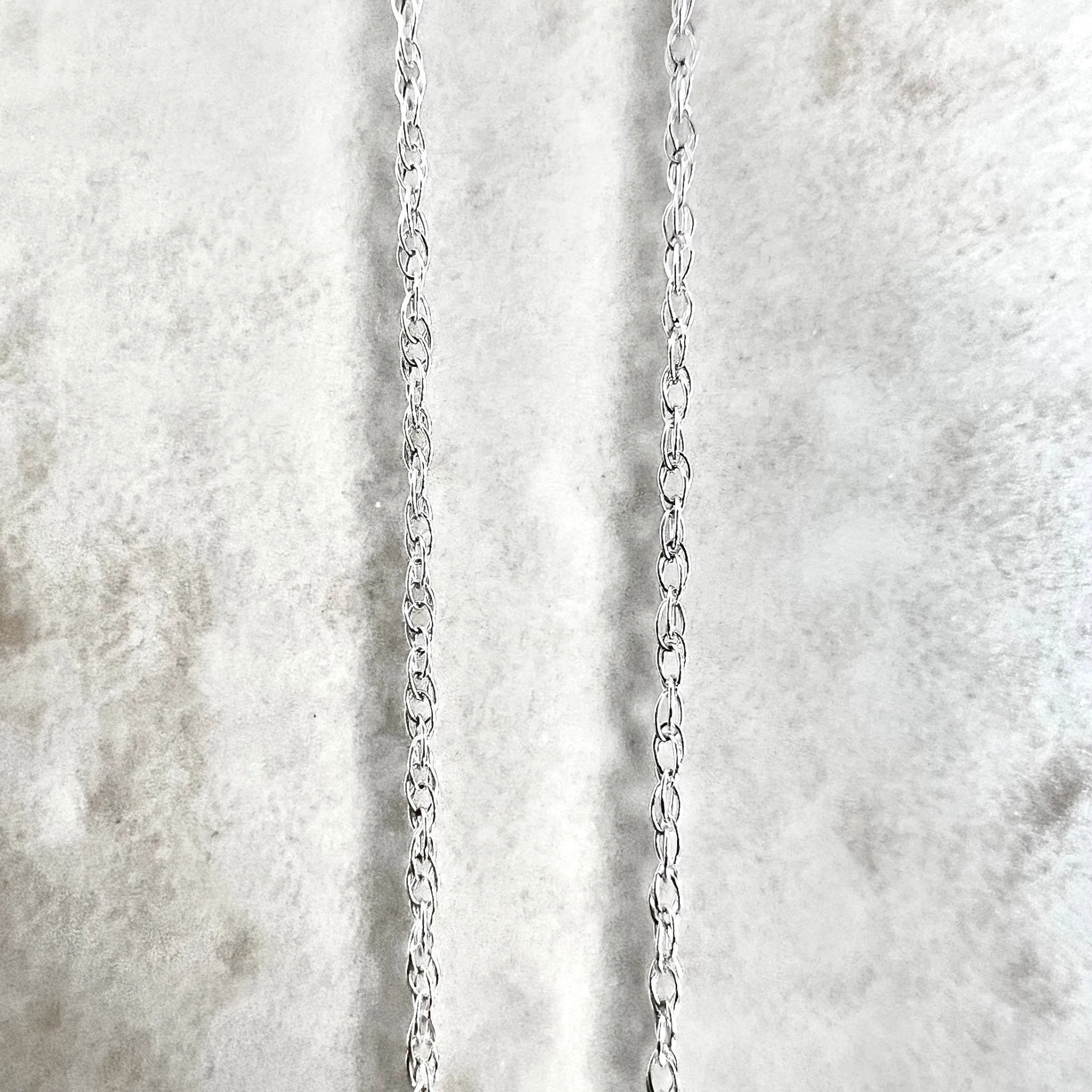 Lightweight 10 Karat White Gold 17.75 Inches Rope Chain Necklace