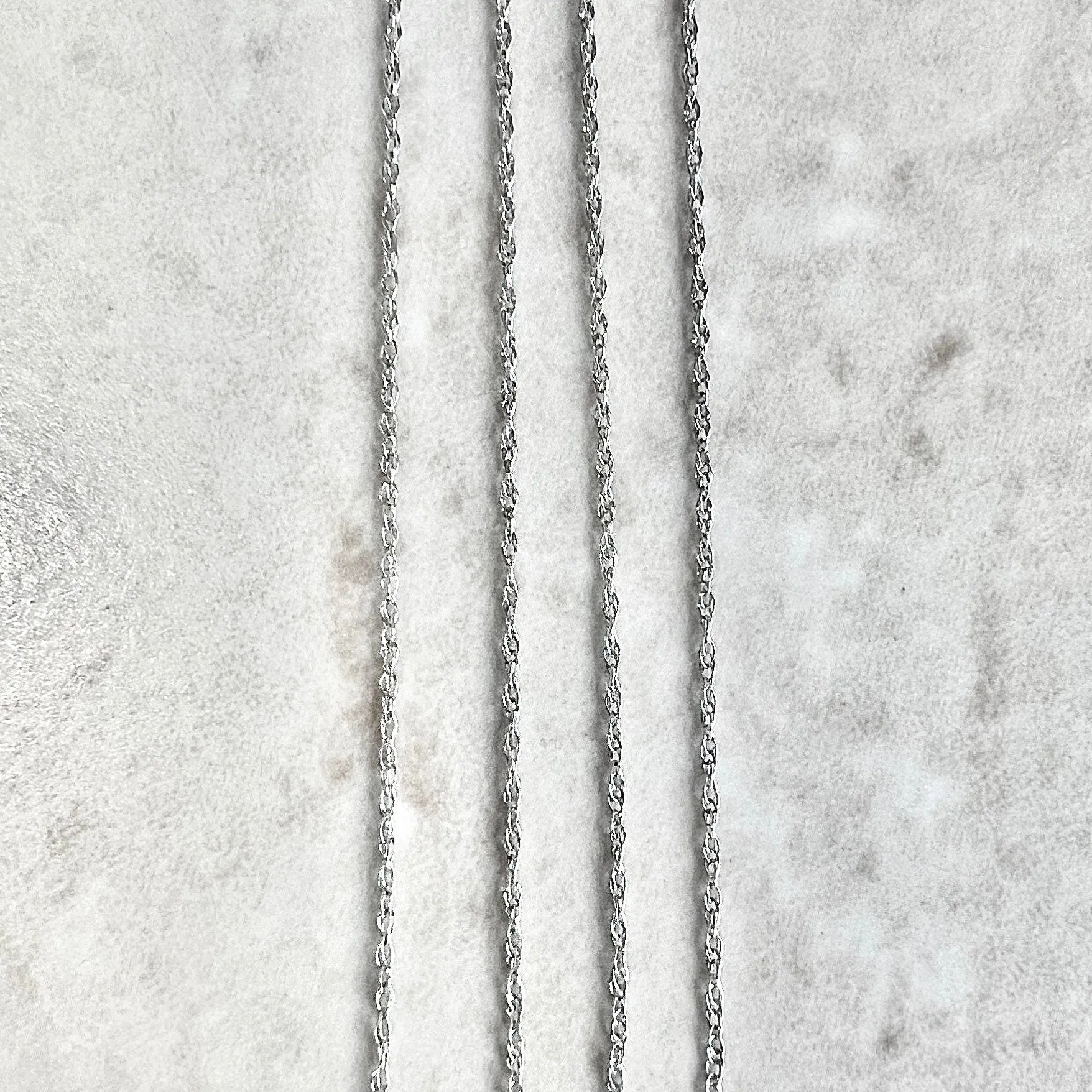 Lightweight 10 Karat White Gold 17.75 Inches Rope Chain Necklace