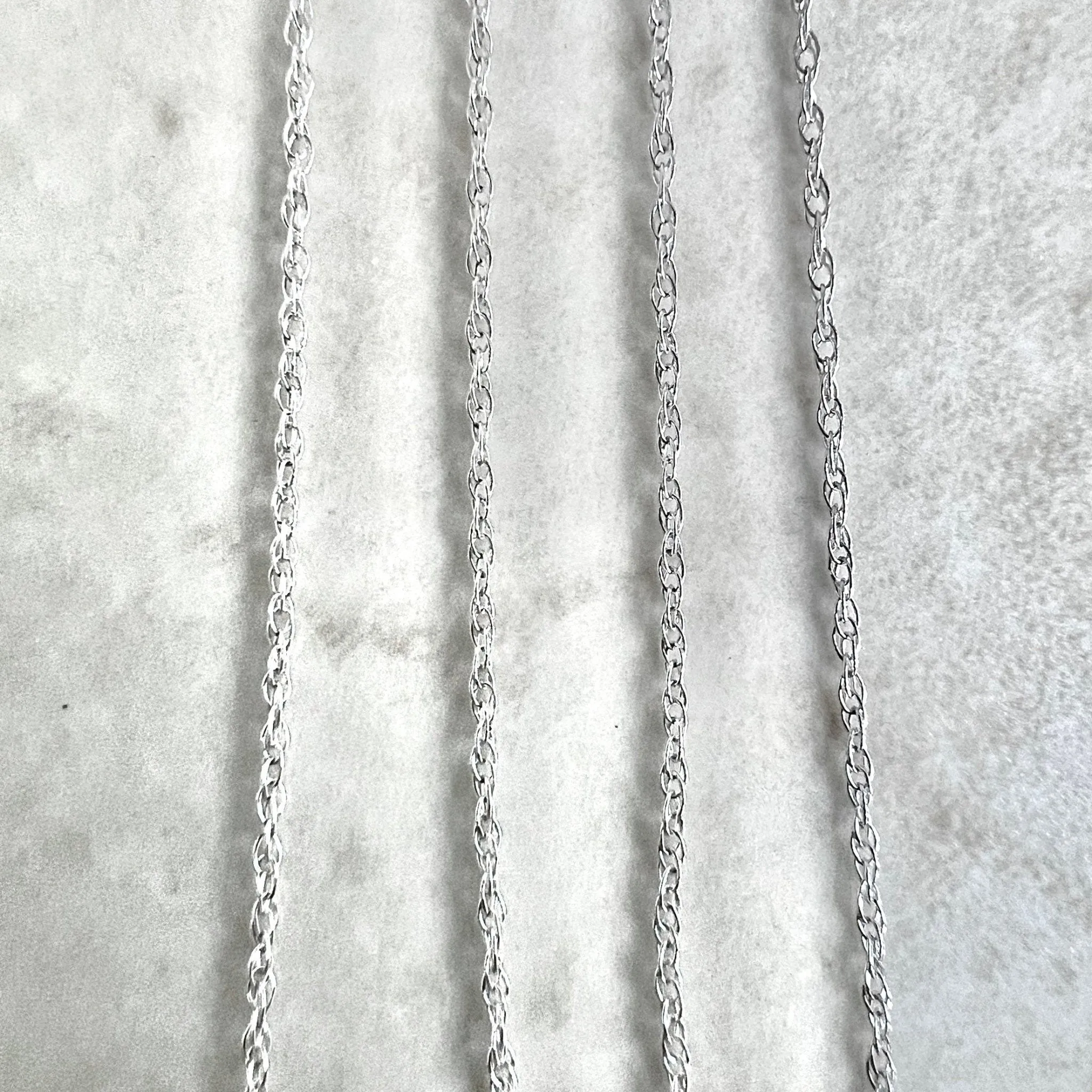 Lightweight 10 Karat White Gold 17.75 Inches Rope Chain Necklace