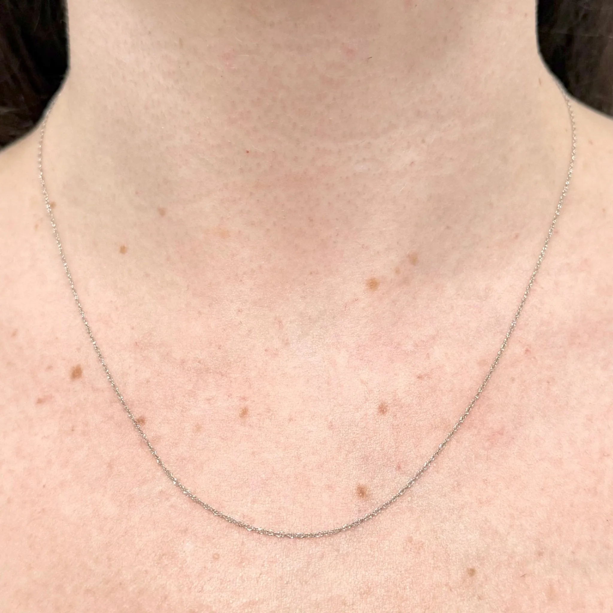 Lightweight 10 Karat White Gold 17.75 Inches Rope Chain Necklace