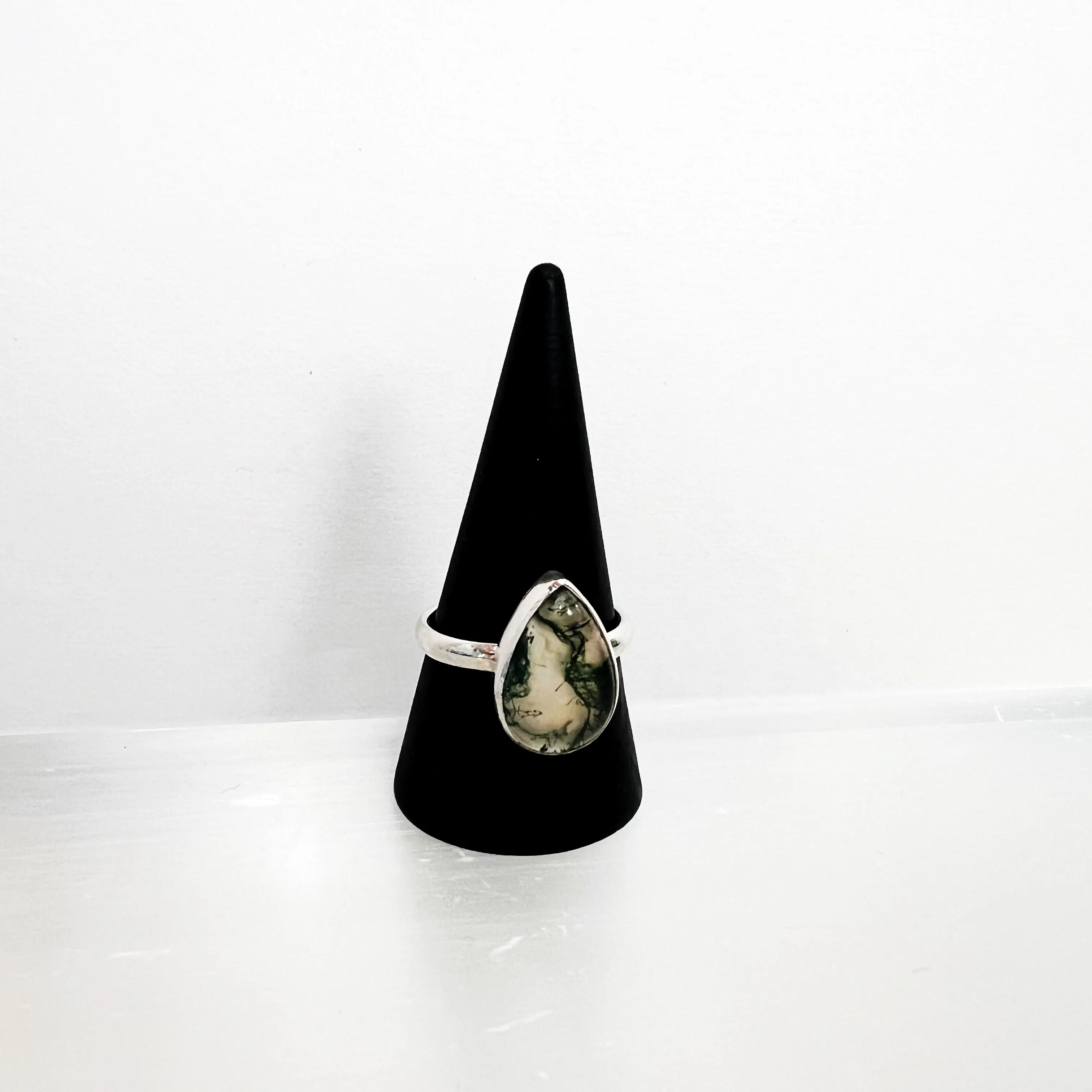 Moss Agate Teardrop and Sterling Silver Gemstone Ring / Size 5.5