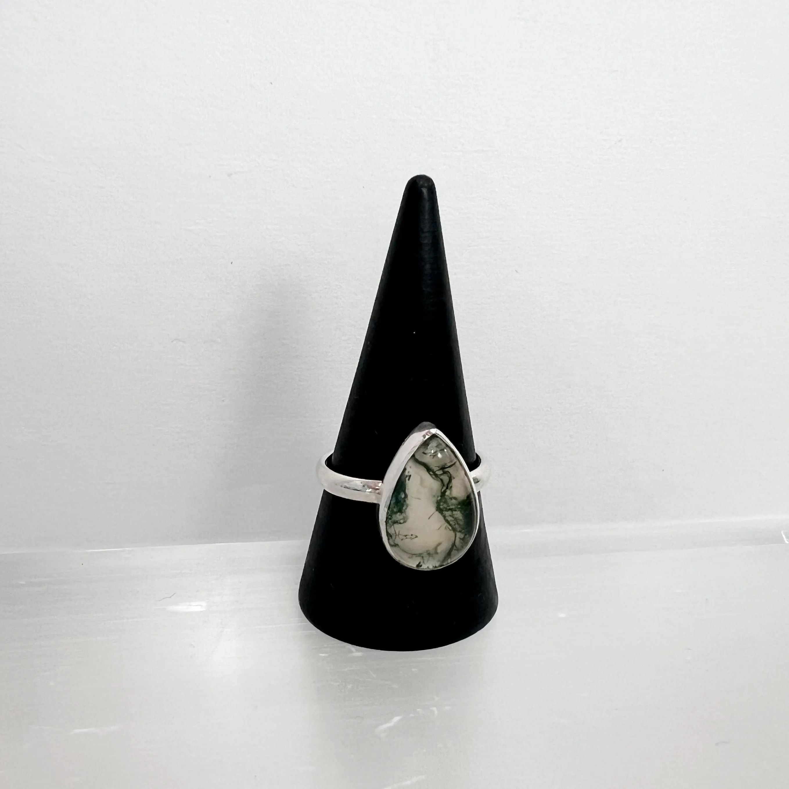 Moss Agate Teardrop and Sterling Silver Gemstone Ring / Size 5.5