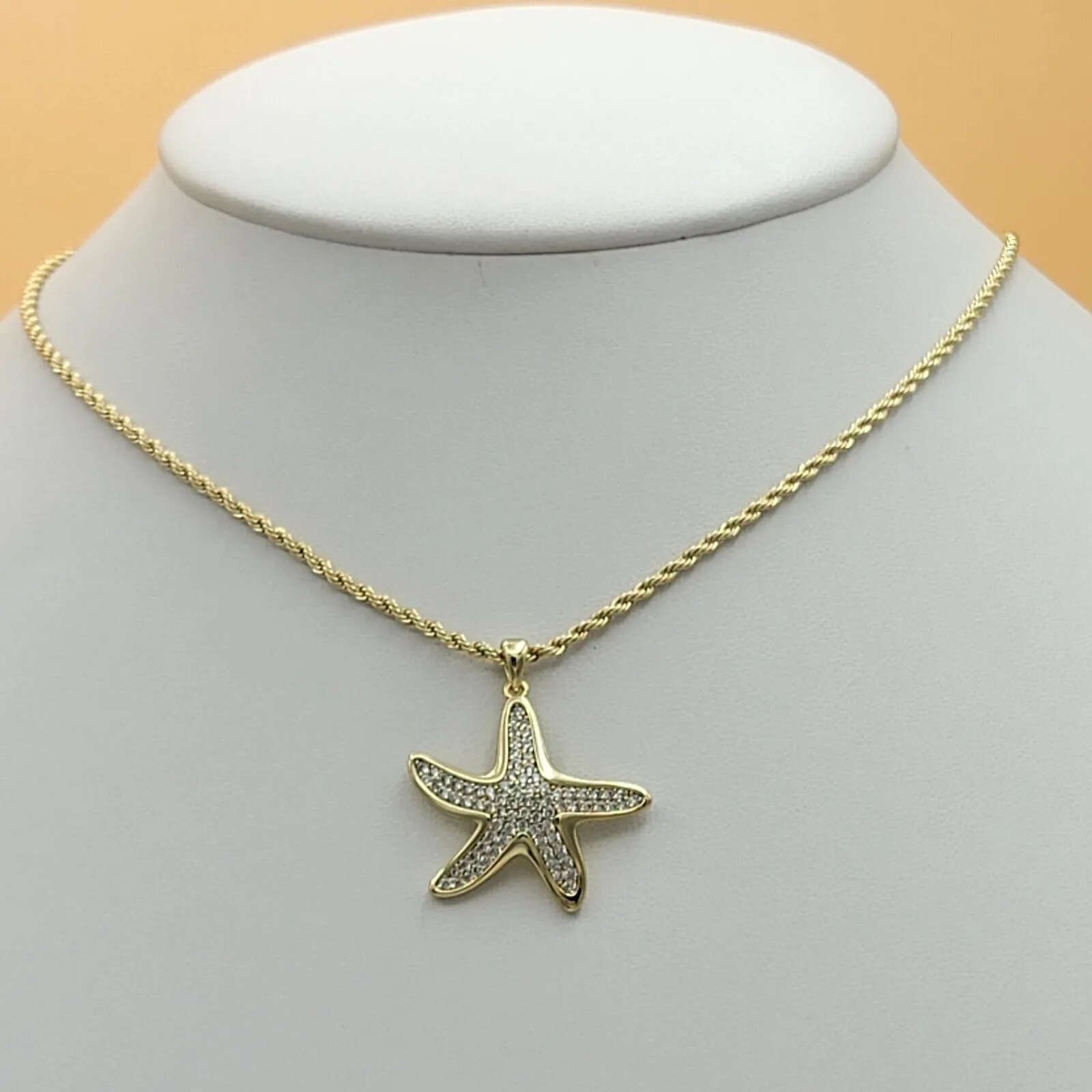 Necklaces - 14K Gold Plated. Shiny Icy Starfish Pendant & Chain.