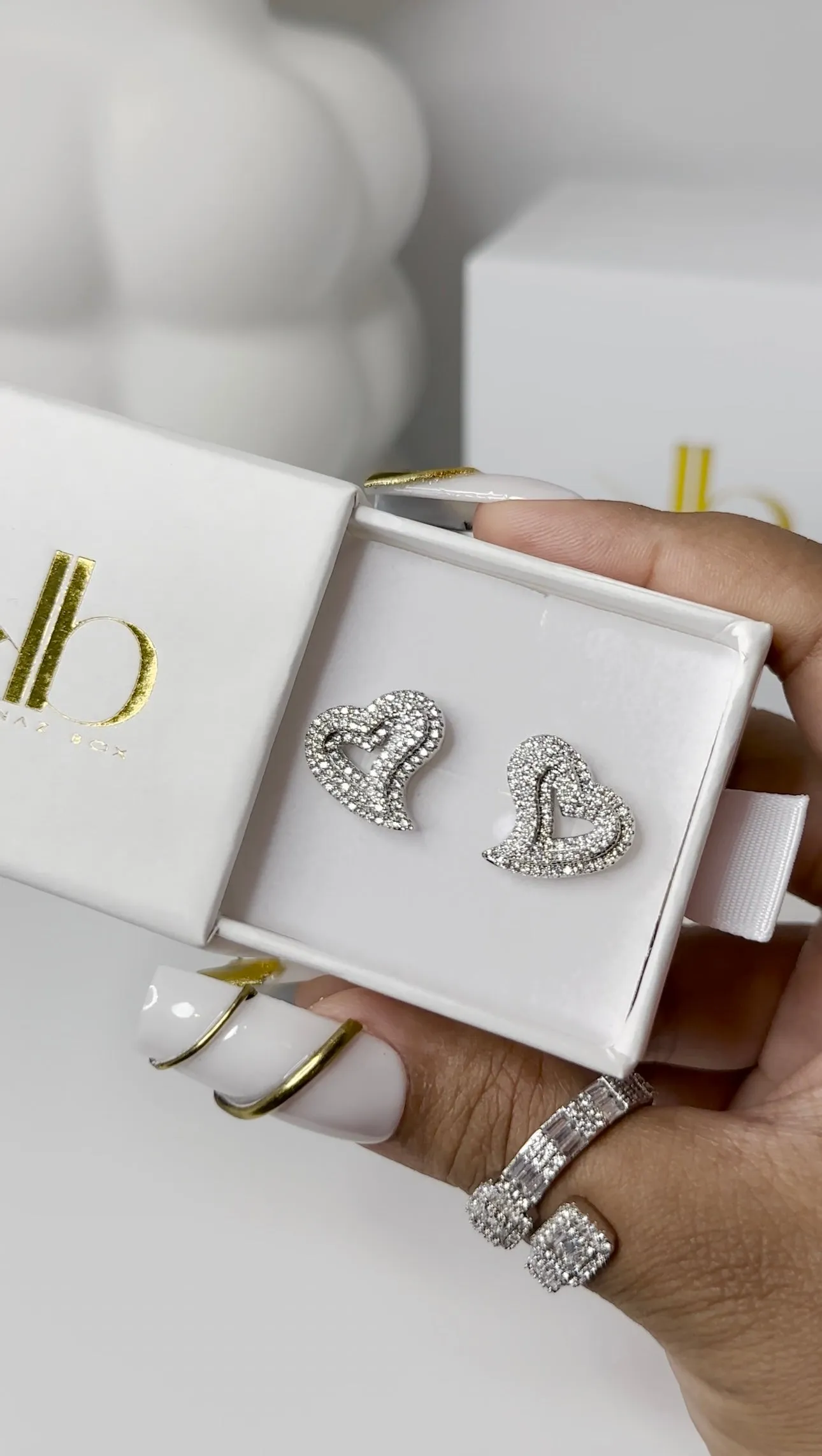 OPEN HOLLOW HEART EARRINGS
