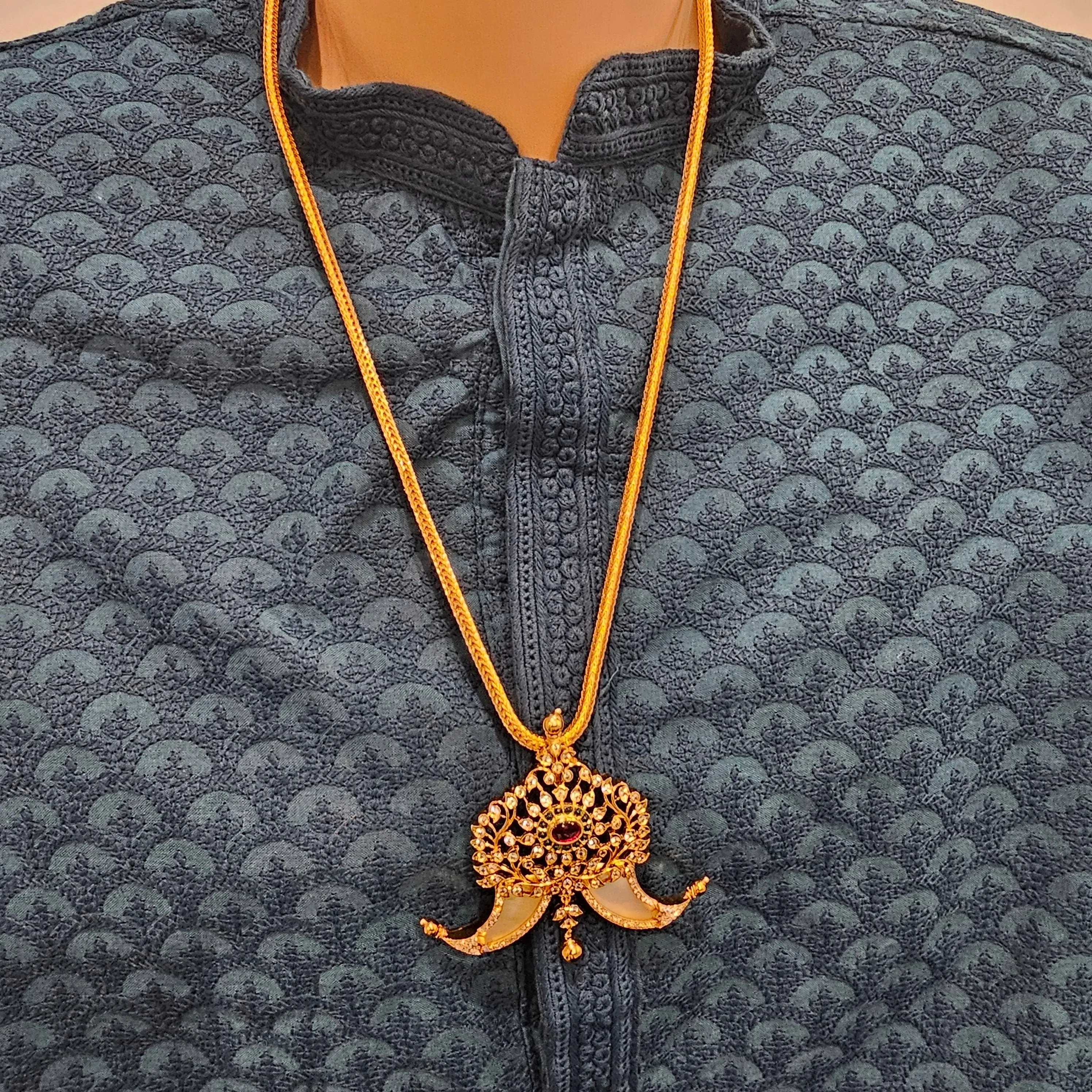 Puli goru pendant