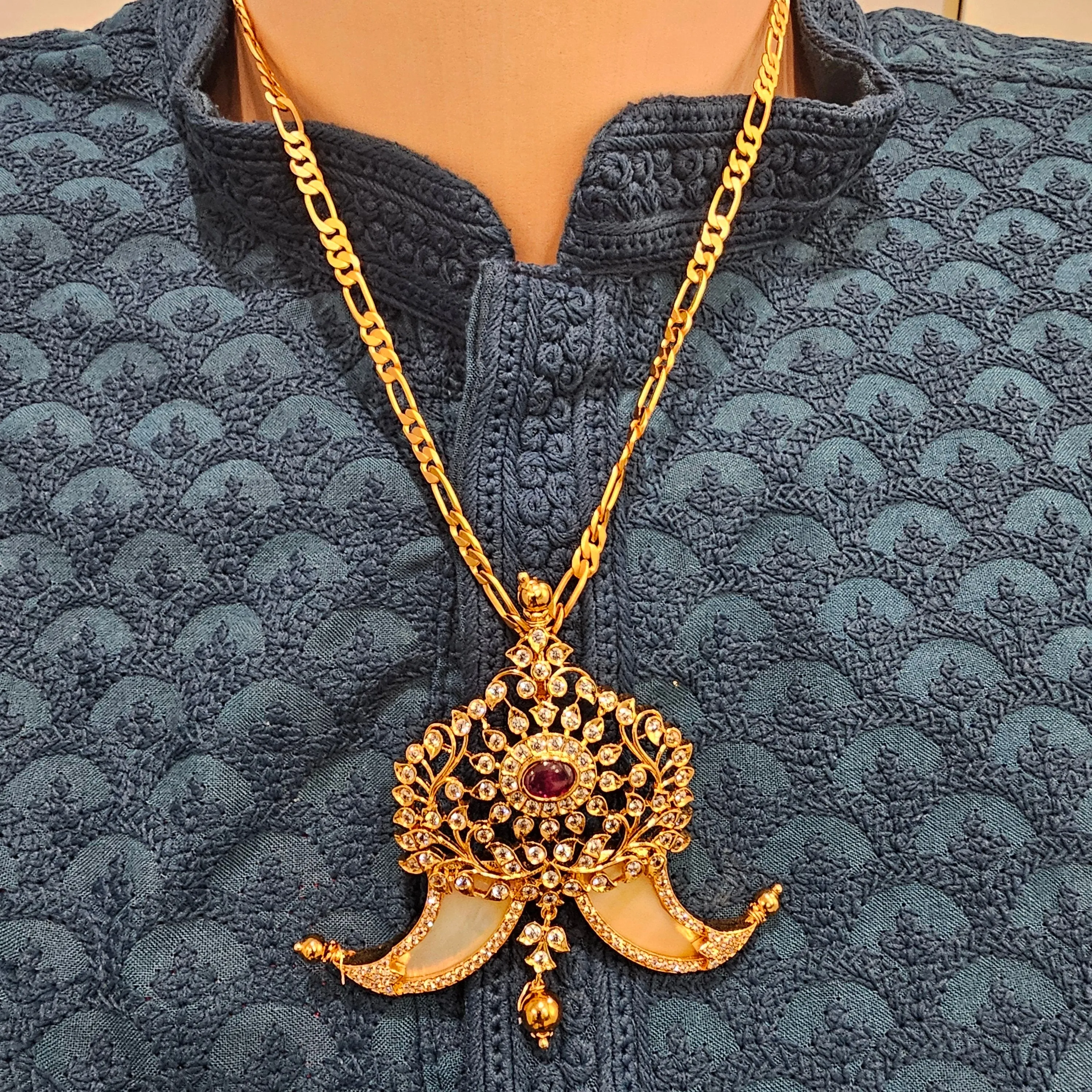 Puli goru pendant