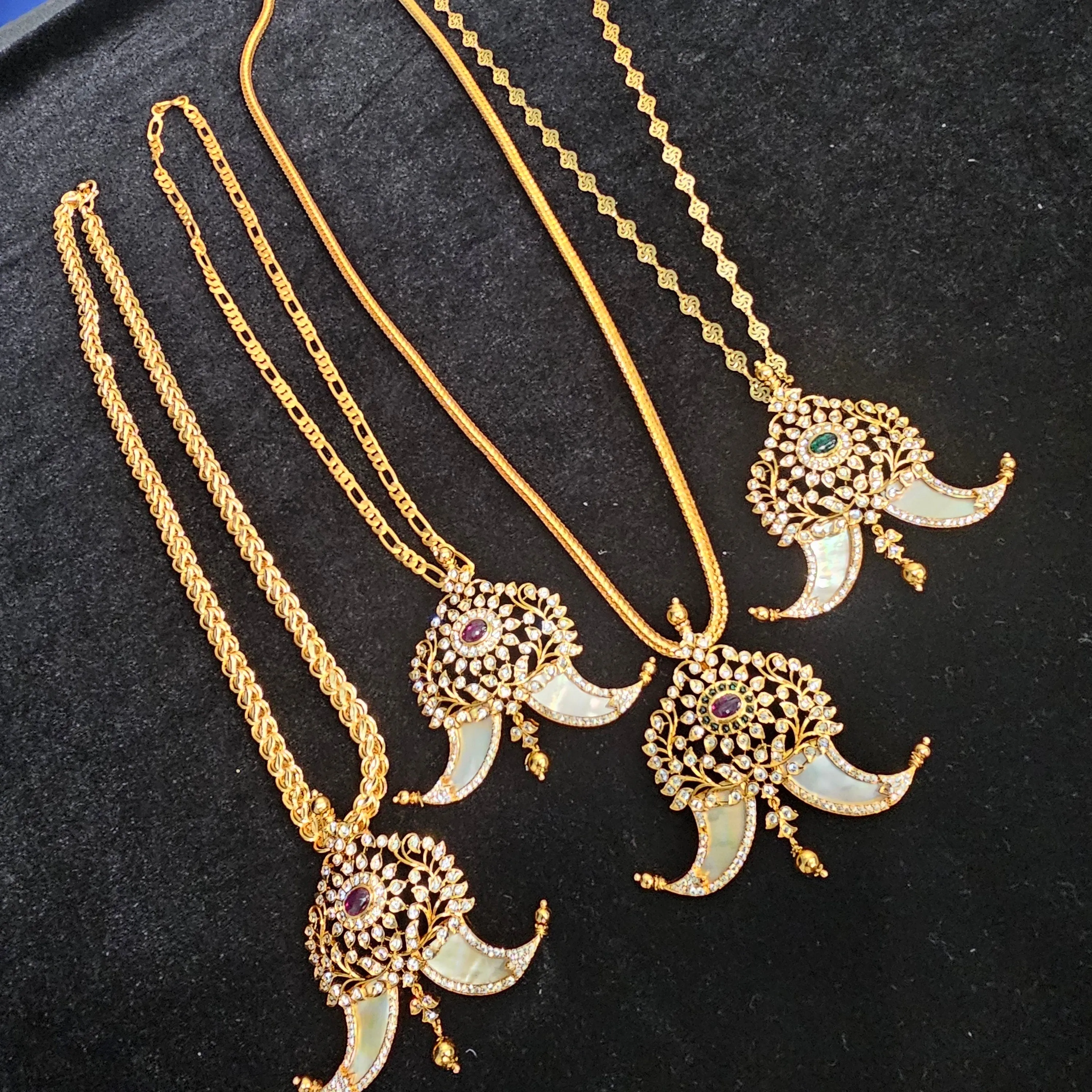 Puli goru pendant