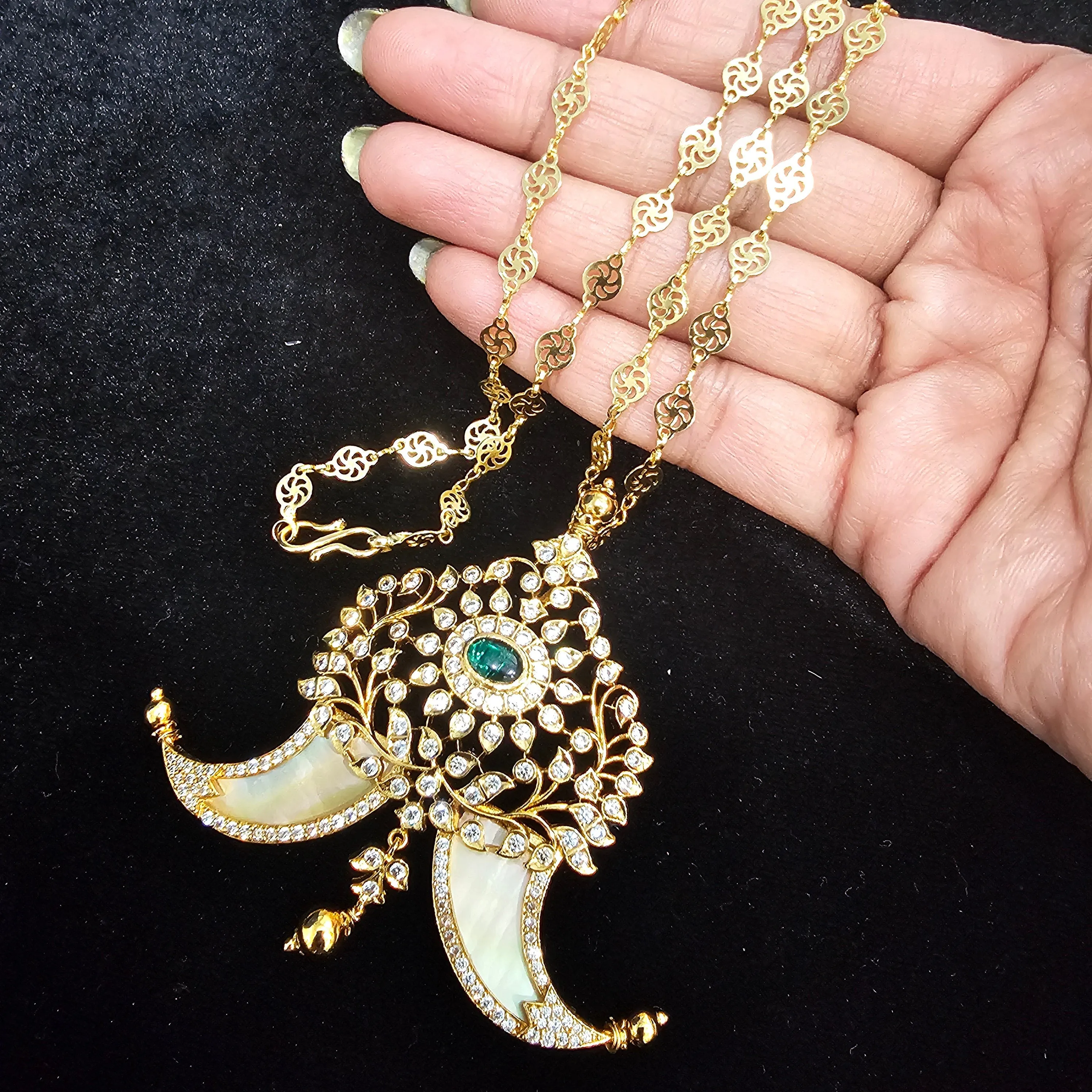 Puli goru pendant