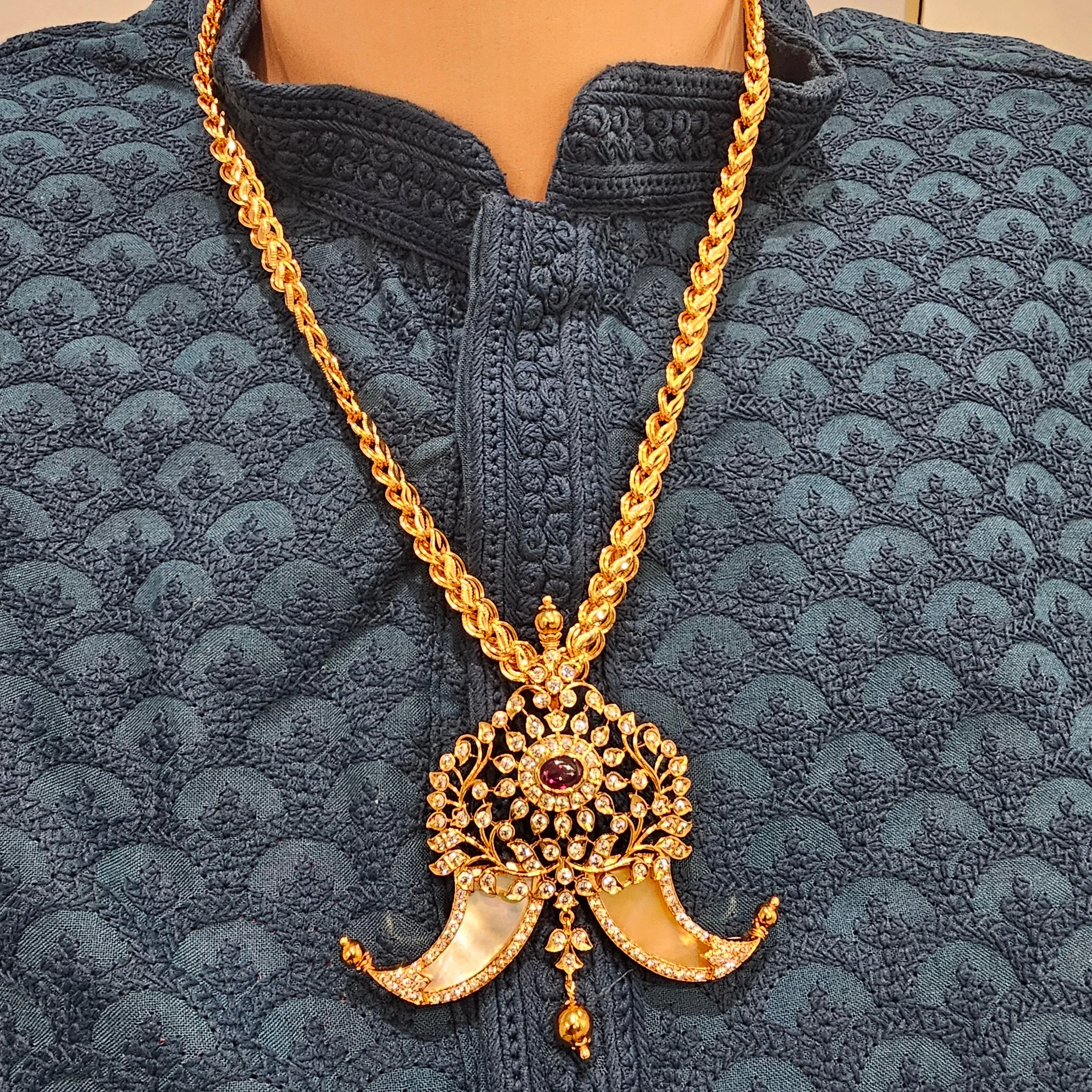 Puli goru pendant
