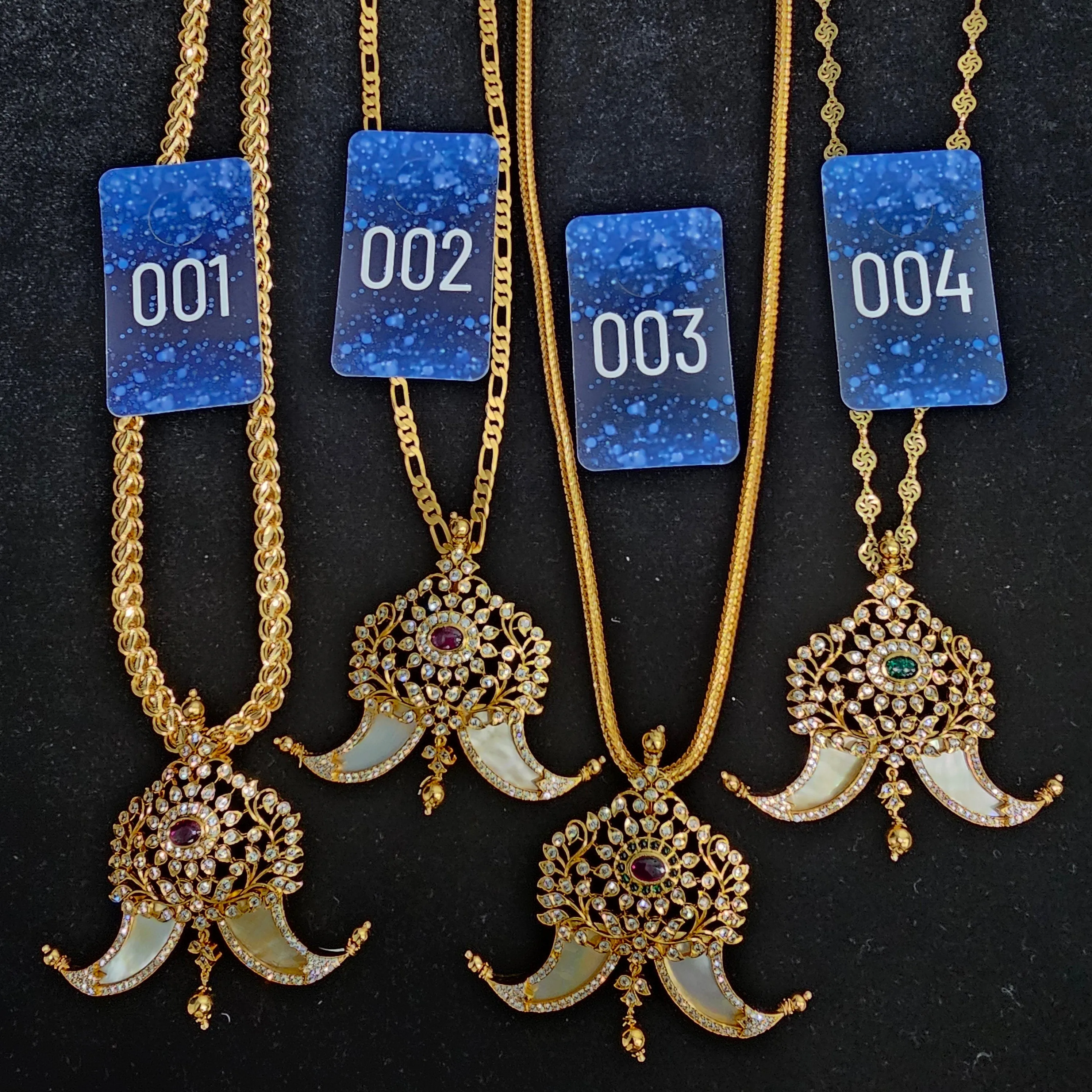 Puli goru pendant