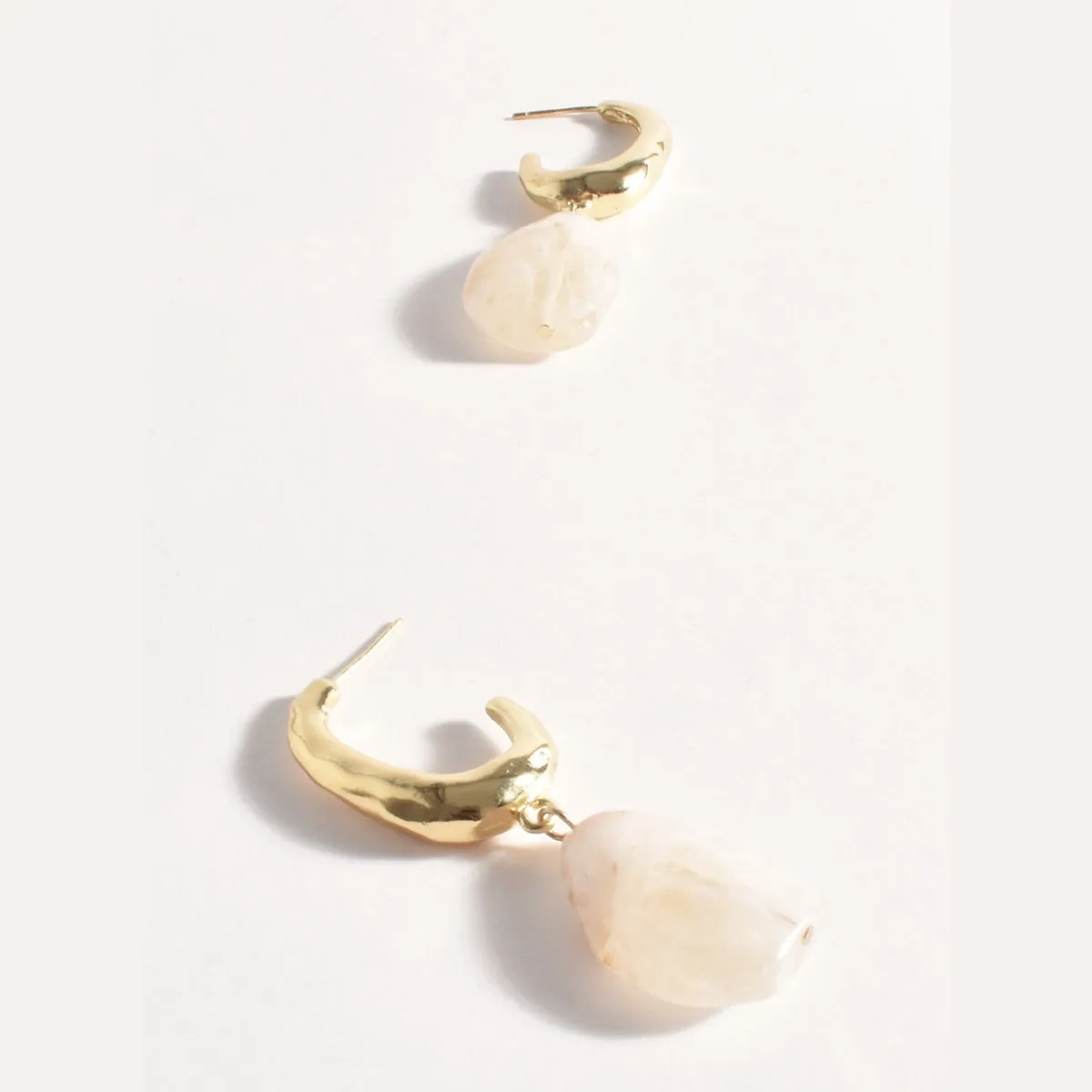 Resin Drop Textured Hoop Earrings (Cream/Gold)