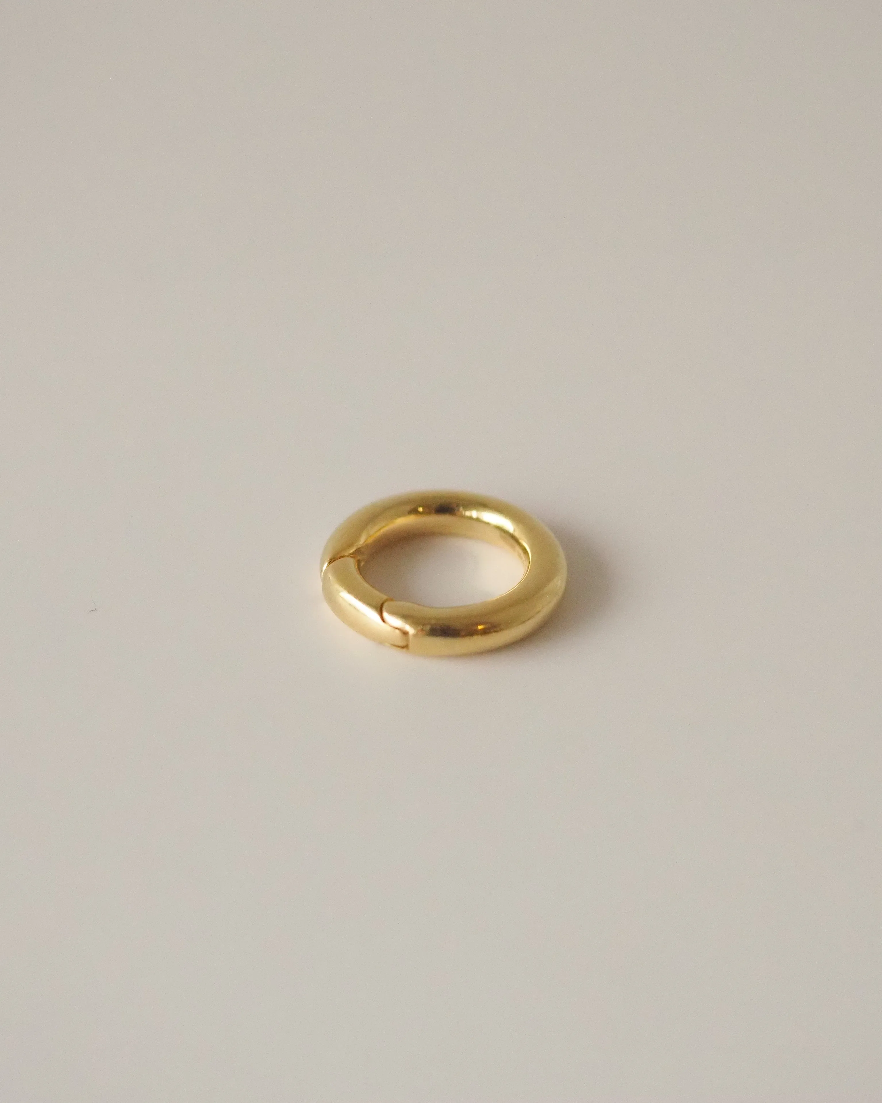 ROUND CHARM BAIL