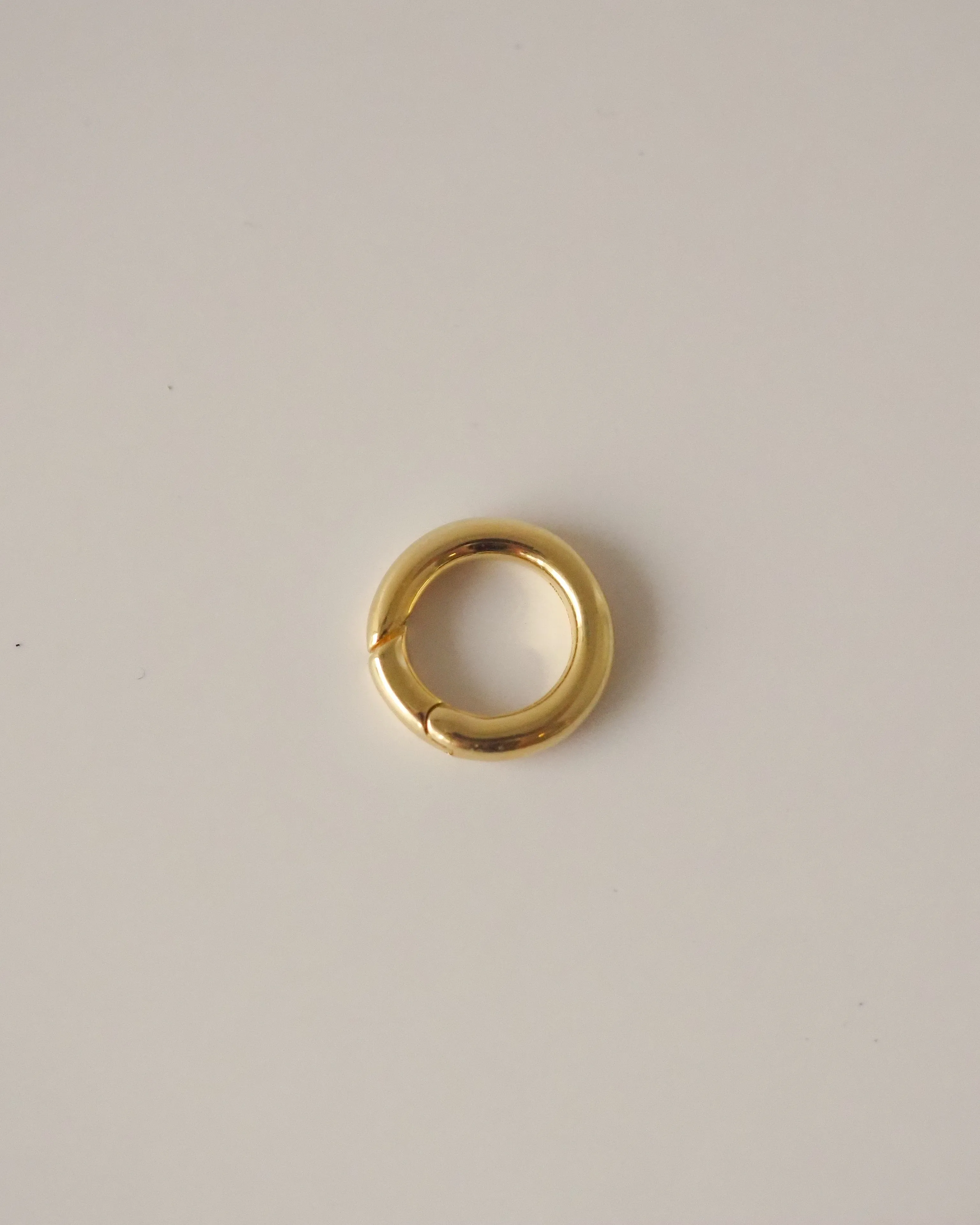 ROUND CHARM BAIL