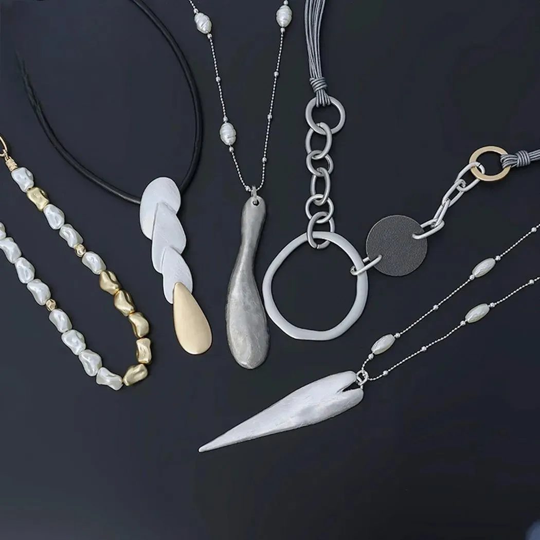 Vintage Necklaces & Pendants Chains Around the Neck Suspension Jewellery for Women